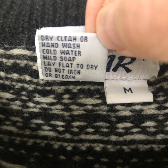 Women’s 100% Wool Black and Ivory Nordic Patterned Cardigan - Picture 6 of 7